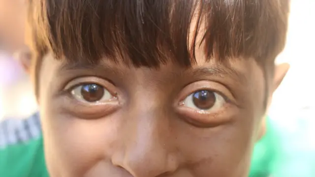 محمد کودک فلسطینی که در محله ای روستایی در بیت لاهیا زندگی می کند و اصرار داشت عکسش گرفته شود