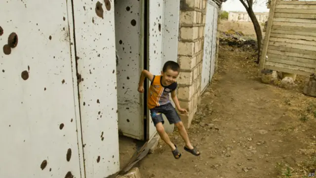 Ребенок в деревне Чирагли в Нагорном Карабахе