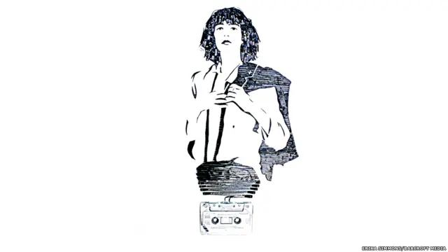 في عام 1975، طرحت المغنية ومؤلفة الأغاني، باتي سميث، ألبوما غنائيا، حمل غلافه صورة التقطها المصور روبرت مابلثورب. في هذه اللوحة، أعادت سيمونز تشكيل صورة الغلاف.