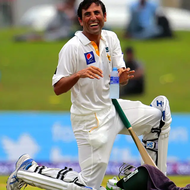 یونس خان کے وسیع تجربے اور مشکل حالات میں اعتماد سے کھیلنے کی خصوصیت نے گال ٹیسٹ کے پہلے دن پاکستانی اننگز کو میزبانوں کے رحم و کرم پر نہیں چھوڑا۔