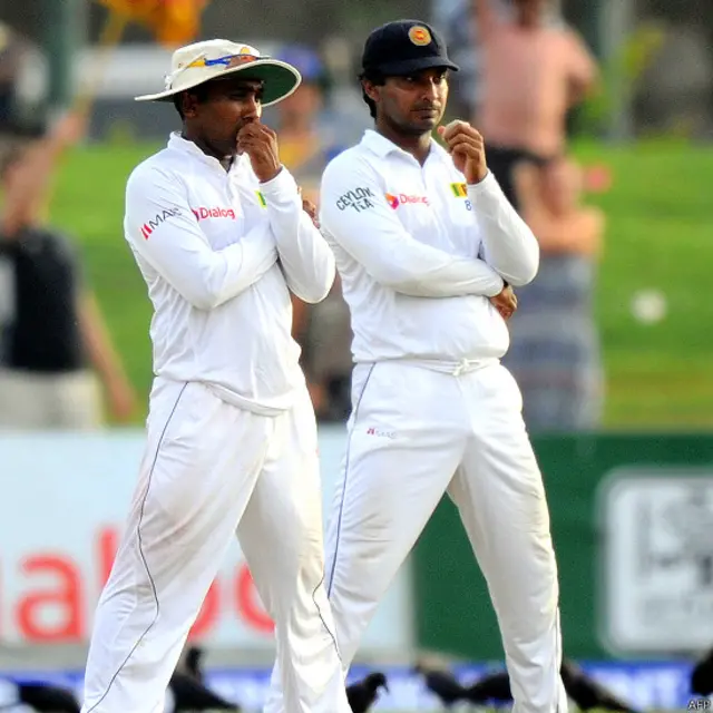 سری لنکن بولرز نے نئی گیند سے بغیر کسی کامیابی کے آٹھ اوورز کرائے۔