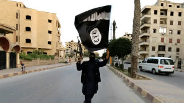 په وروستيو کې د اسلامي دولت ډلې د مذهبي لږکيو، مسيحيانو او يزيدانو دوه ښارونه نيولي