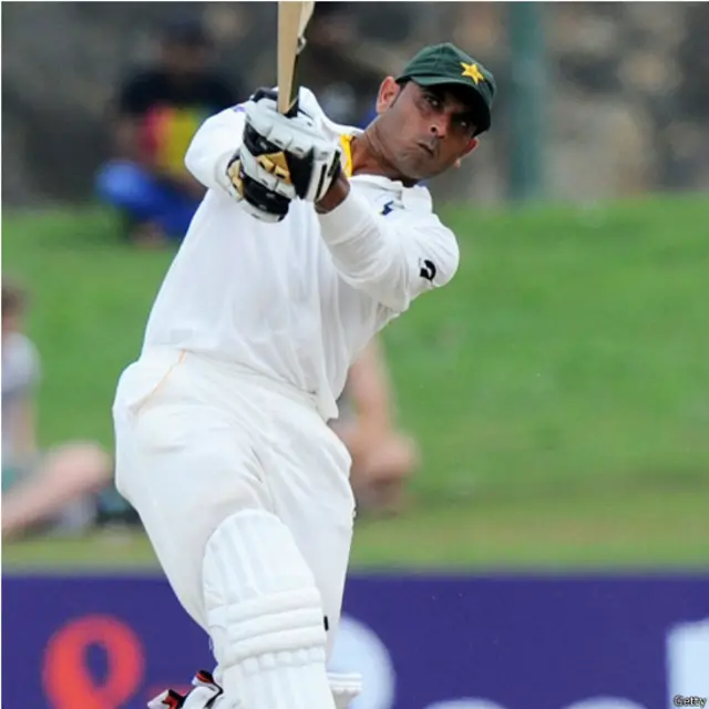 پاکستان کی جانب سے عبدالرحمان نے چھ چوکوں اور ایک چھکے کی مدد سے 50 رنز بنائے۔