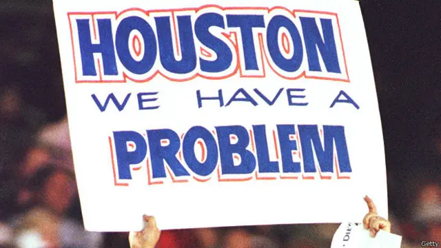 Фраза "Хьюстон, у нас проблема" на плакате