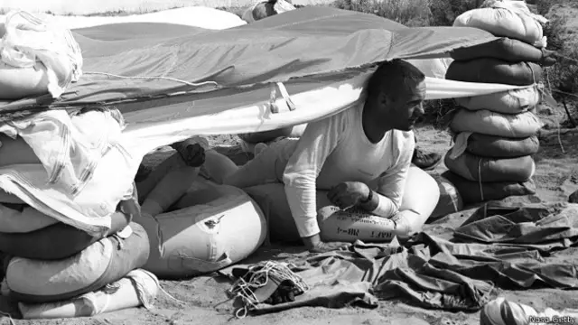 Нил Армстронг во время подготовки к полету