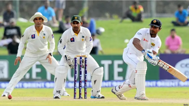 گال میں کھیلے جانے والے پہلے ٹیسٹ میچ کے دوسرے دن کھیل کے اختتام پر سری لنکا نے پاکستان کے خلاف ایک وکٹ کے نقصان پر 99 رنز بنائے ہیں۔