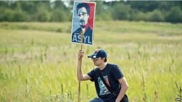 Прихильники Сноудена