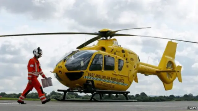 東安格里亞空中急救隊有兩架直升機，雇佣六名飛行員。