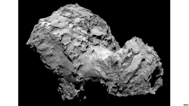 အခုနောက်ဆုံးအနေနဲ့ ၆ ခုမြောက် ကြယ်တံခွန် 67P/Churyumov–Gerasimenko ကို အနီးကပ်ဆုံး မြင်ရစဉ်။ သူ့ကို လှည့်ပတ် လိုက်ပါသွားနိုင်ပြီဖြစ်တဲ့ ရိုဆက်တာ ယာဉ်ကနေ နောက်ဆုံး ရိုက်ကူး ပေးပို့ခဲ့။