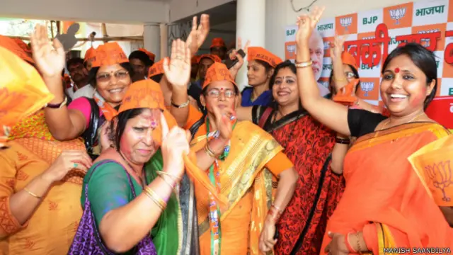 معروف دانشور اور سماجی کارکن ہرش میندر نے نفرت کی تحریک کو 12 برس قبل گجرات میں عیسائیوں اور مسلمانوں کے اداروں کے خلاف چلائی گئی تحریک سے موازنہ کیا ہے