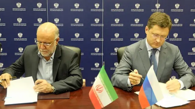 امضای تفاهم نامه پنج ساله میان بیژن نامدار زنگنه و الکساندر نواک، وزرای نفت و انرژی ایران و روسیه
