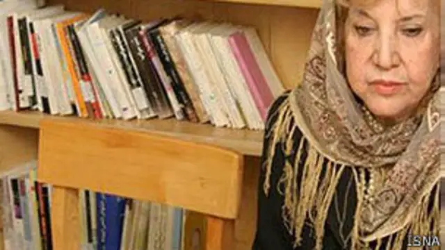 سیمین بهبهانی ۸۷ ساله و عضو کانون نویسندگان ایران است