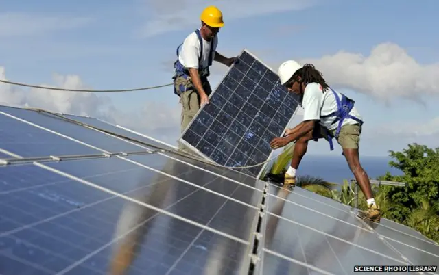 Instalando paneles solares