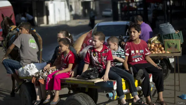自巴以新一轮在加沙的冲突以来，过去四周，已有1940人死亡。联合国的数据显示，在巴勒斯坦，至少1890人死亡，其中大部分为平民。