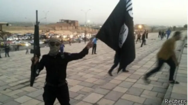 يسيطر مقاتلو الدولة الإسلامية على أجزاء كبيرة من العراق وسوريا 