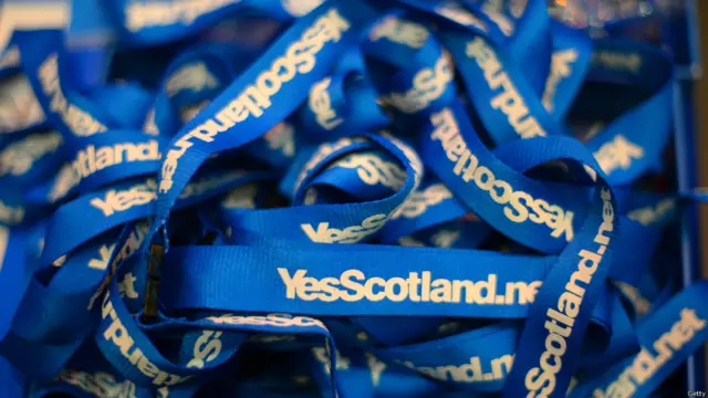 پورے ملک میں ’یس سکاٹ لینڈ‘ کے نام سے مہم جاری ہے۔ مہم کا مقصد ریفرینڈم میں ’ہاں‘ کی شکل میں ووٹ ڈال کر سکاٹ لینڈ کو برطانیہ سے آزادی دلانا ہے۔ 