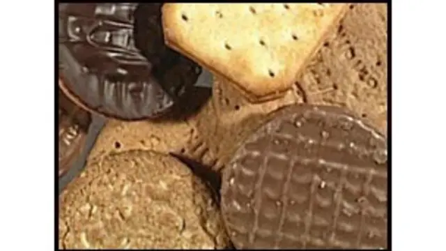 نه خیر، با آرد خوبِ این بیسکویتها آرد نان خشک مخلوط نکرده اند! بفرمایید میل کنید!