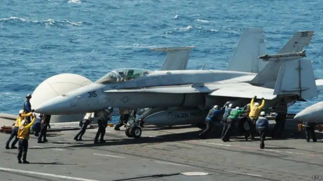 F/A-18C Hornet en el portaviones George H W Bush