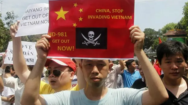 Việc Trung Quốc kéo Giàn khoan 981 vào biển Đông hồi tháng 5/2014 khiến người dân VN ở trong và ngoài nước tiến hành nhiều cuộc biểu tình phản đối