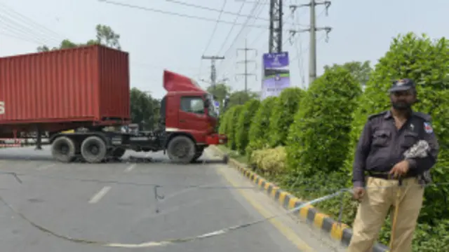 لاہور میں طاہر القادری کی عوامی تحریک بھی حکومت کے خلاف احتجاج کر رہی ہے