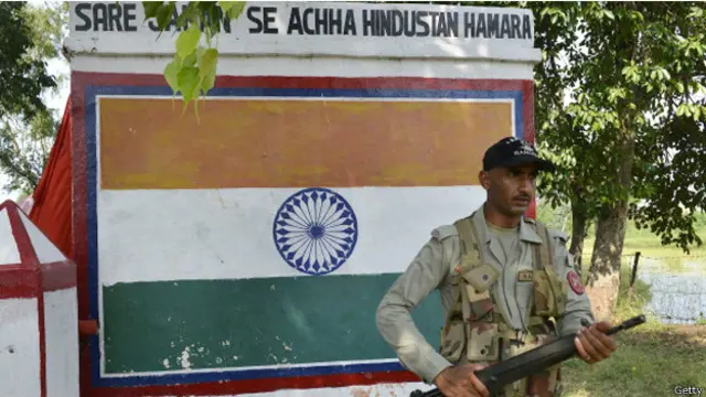 پاکستان اور بھارت کے درمیان سرحدی گشیدگی اور فائرنگ کے واقعات تو اکثر رپورٹ ہوتے رہتے ہیں تاہم زیر حراست فوجی کو بغیر کسی تشدد کے واپس بھیجنا دونوں ملکوں کے تعلقات کی تاریخ میں ایک غیرمعمولی واقعہ ہے