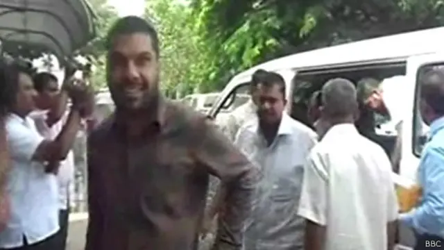 අලුත්ගම ගැටුම් සම්බන්ධයෙන් චෝදනා මත අගෝස්තු මාසයේ අධිකරණයට ගෙන ආ මුස්ලිම් තරුණයන්. 