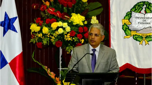 布兰顿在“世界海外华人研究学会ISSCO”美洲年会上致词，赞扬华人对巴拿马社会的贡献，并对70年前一段错误的移民政策致歉。