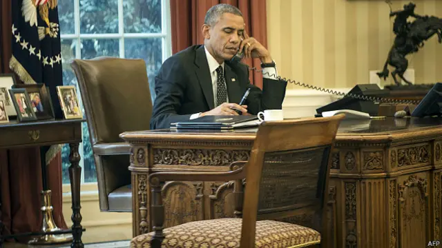 Obama al teléfono