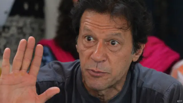 عمران خان کا کہنا تھا کہ حکومت اب مذاکرات کی پیشکش پاکستان تحریکِ انصاف کے دباؤ میں آ کر رہی ہے