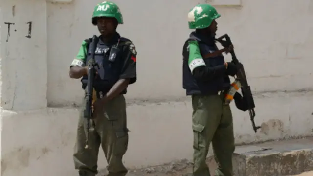 د سومالیا حکومت د افریقايي ټولنې د سرتېرو په همکارۍ، په روانه میاشت کې د وسله والو ملېشو پرضد عملیات پیل کړل.