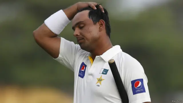 مستقبل کے سنہرے سپنے دکھاتے ہوئے توفیق عمر اور عمران فرحت پر خرم منظور اور شان مسعود کو متعارف کرایا گیا تھا کہ اچانک احمد شہزاد کی انٹری ہوگئی