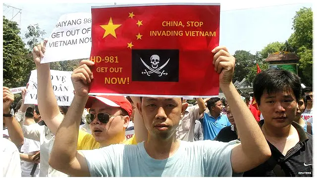 中國去年5月在靠近西沙群島的海域拖入「海洋石油981」巨型鑽井在越南引發大規模抗議