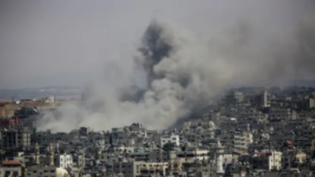 د غزې په بندري سيمه کې دوه لويې چاودنې شوي