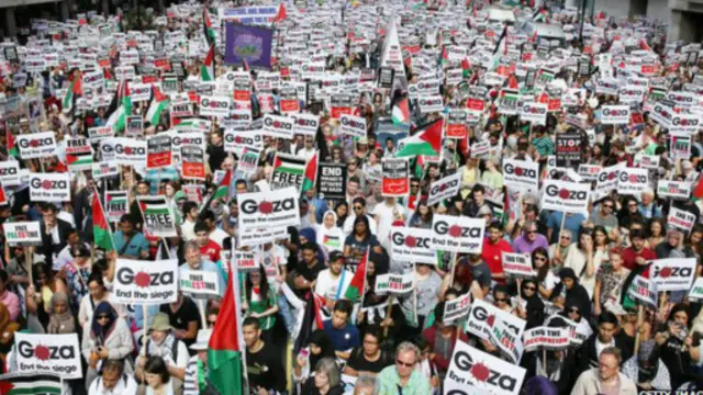 تشير بعض التقديرات إلى مشاركة 150 ألف شخص في المظاهرة