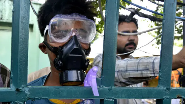  مقامی میڈیا پر صوبہ پنجاب کے مختلف علاقوں میں عوامی تحریک کے سینکڑوں کارکنان کی گرفتاریوں اور پولیس اہلکاروں کے ساتھ جھڑپوں کی اطلاعات سامنے آئی ہیں