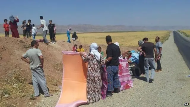 Курды-езиды, бегущие от наступающих боевиков "ИГ"