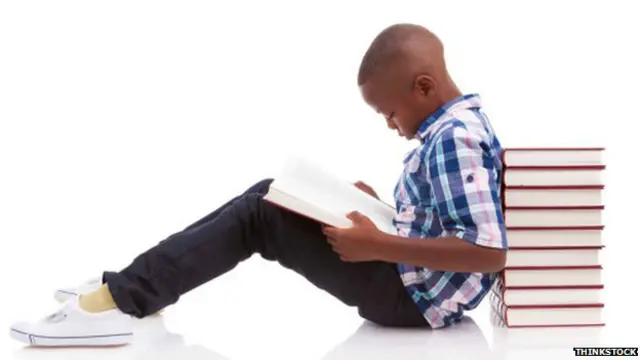 पढ़ाई करता बच्चा