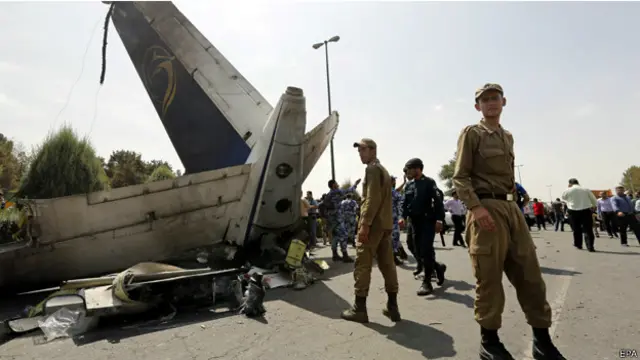 تحطمت الطائرة قرب مطار مهرباد بطهران