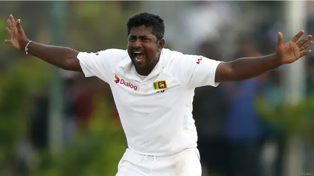 سری لنکا کی جانب سے دوسری اننگز میں رنگانا ہیرات نے چھ اور دلرون پریران نے دو کھلاڑیوں کو آؤٹ کیا۔