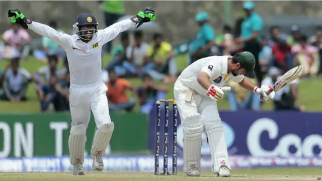 پاکستان کے اوپننگ بلے باز احمد شہزاد میچ کی دونوں اننگز میں صرف 20 رنز بنا سکے۔