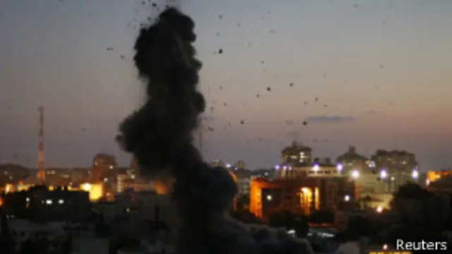 تم انتشال جثامين 10 قتلى من تحت الانقاض في مناطق متفرقة من قطاع غزة