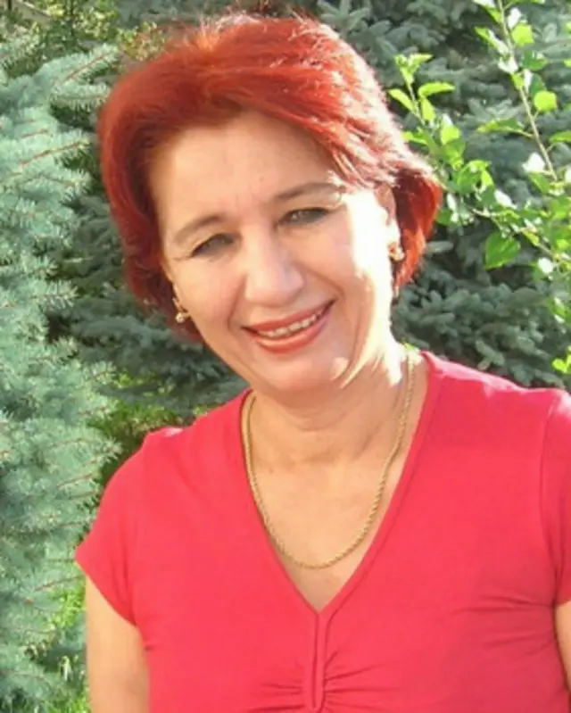 Plyus olchamdagi külotli ayolning fotosurati