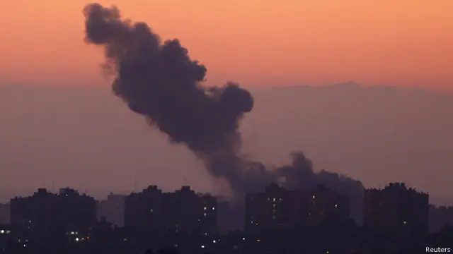 بين الهدنتين قتل 20 فلسطينيا في غارات اسرائيلية.