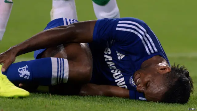 Didier Drogba mengalami cedera pada pergelangan kakinya.