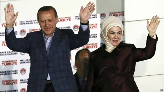 Recep Tayyip Erdogan y su esposa Emine
