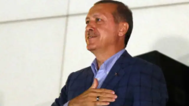 يتهم أردوغان بالسلطوية من قبل خصومه السياسيين