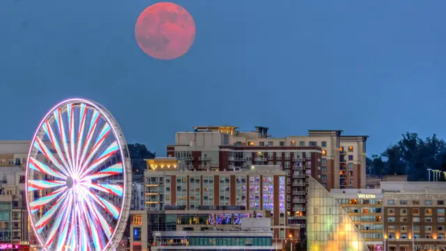 Суперлуние. Автор снимка - Джефф Рирдон