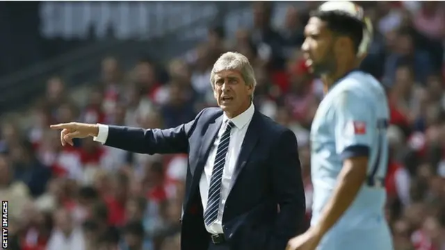 曼城主帅佩莱格里尼(左)