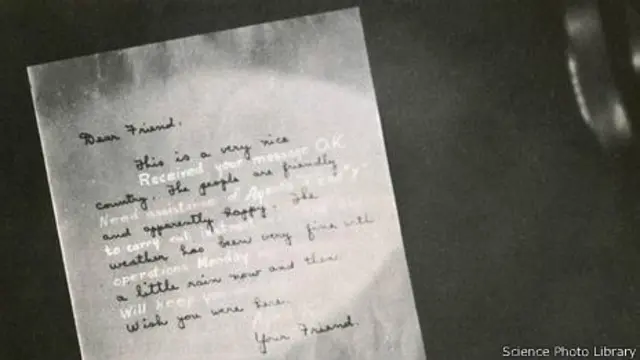 Mensaje escrito con tinta invisible.