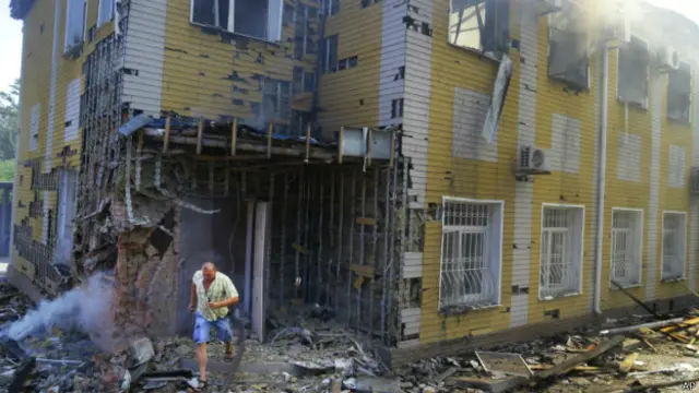 После обстрела в Донецке